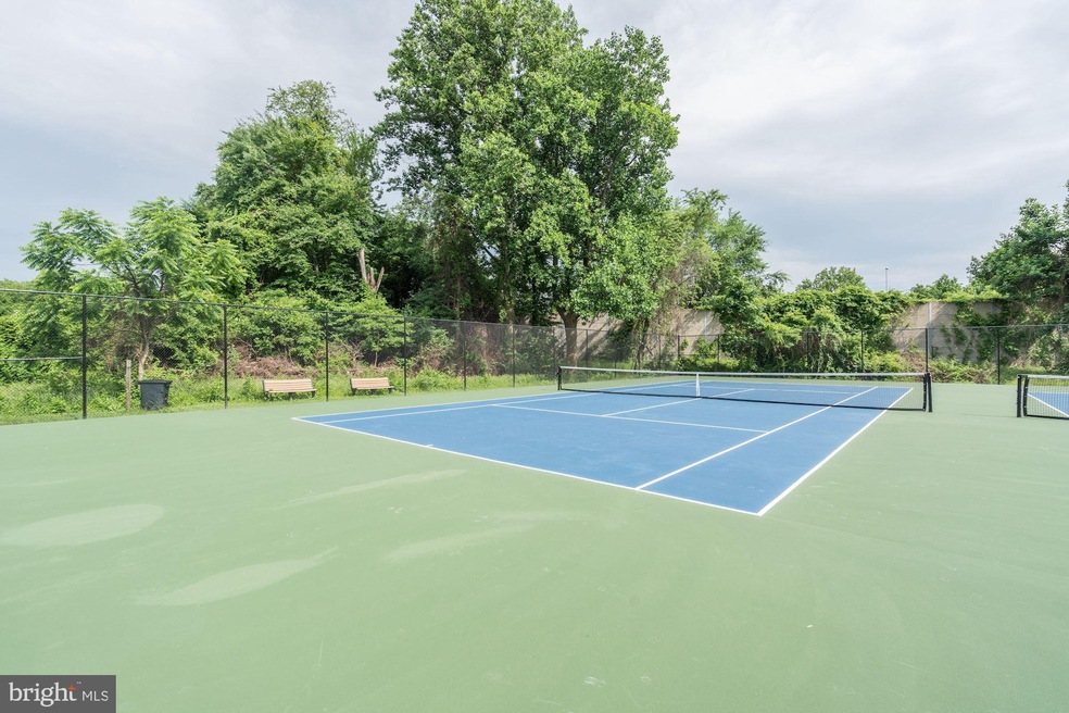 10202 Bushman Dr unit 213, Oakton, VA 22124 - photo 1