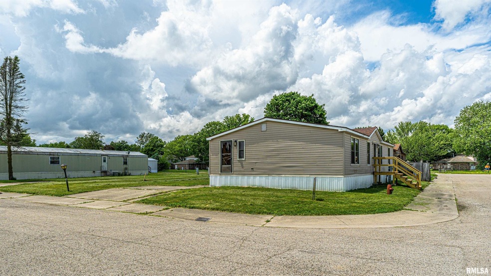 1500 Tremont St, Lincoln, IL 62656 - photo 1