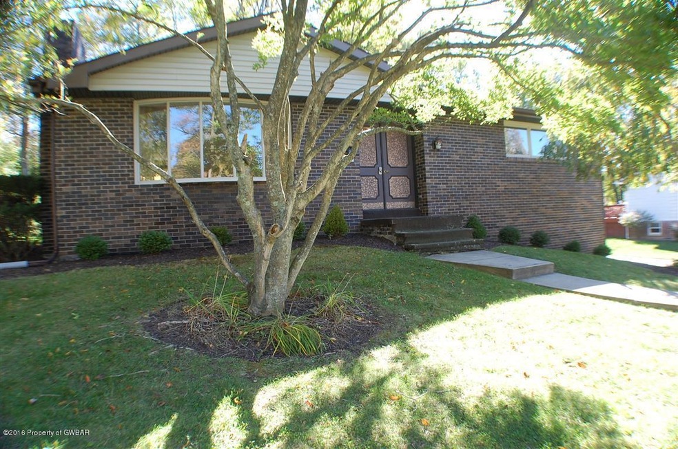 14 Regina Dr, Mountain Top, PA 18707 - photo 1