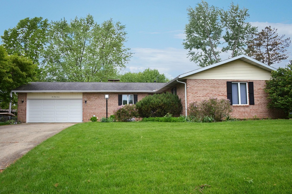 547 Fairwood Dr, Marysville, OH 43040 - photo 1