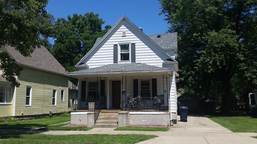 261 e 14th front