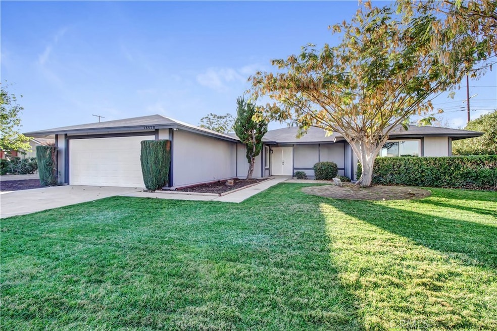 14428 Woodland Dr, Victorville, CA 92395 - photo 1