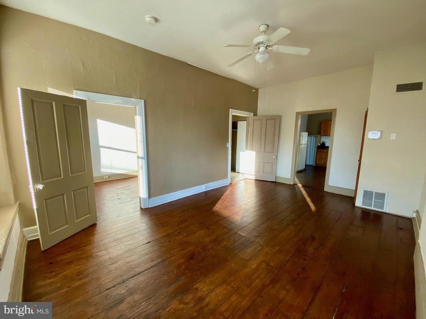 40 S Main St unit 3, Chambersburg, PA 17201 - photo 1