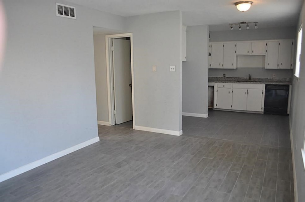 2311 Leaman Ave unit 6, Rosenberg, TX 77471 - photo 1