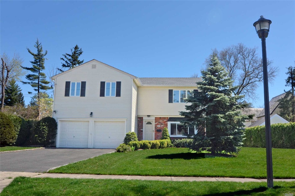 163 Plandome Ct N, Manhasset, NY 11030 - photo 1