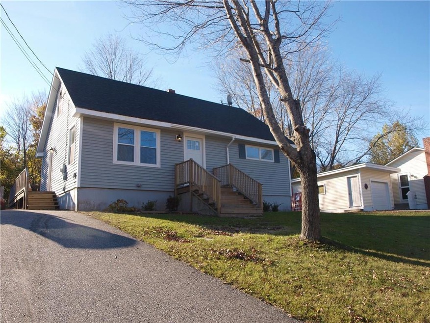 Nice Cape with 4 bedrooms, Updated...