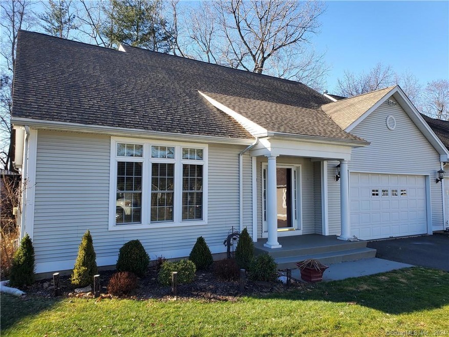 11 Dobson Commons Cir, Vernon Rockville, CT 06066 - photo 1