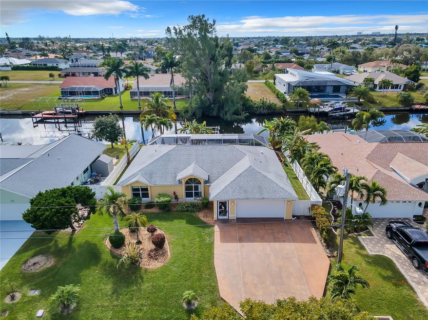 204 Kamal Pkwy, Cape Coral, FL 33904