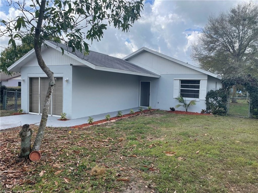 205 S Pine Ave, Lake Placid, FL 33852 - photo 1