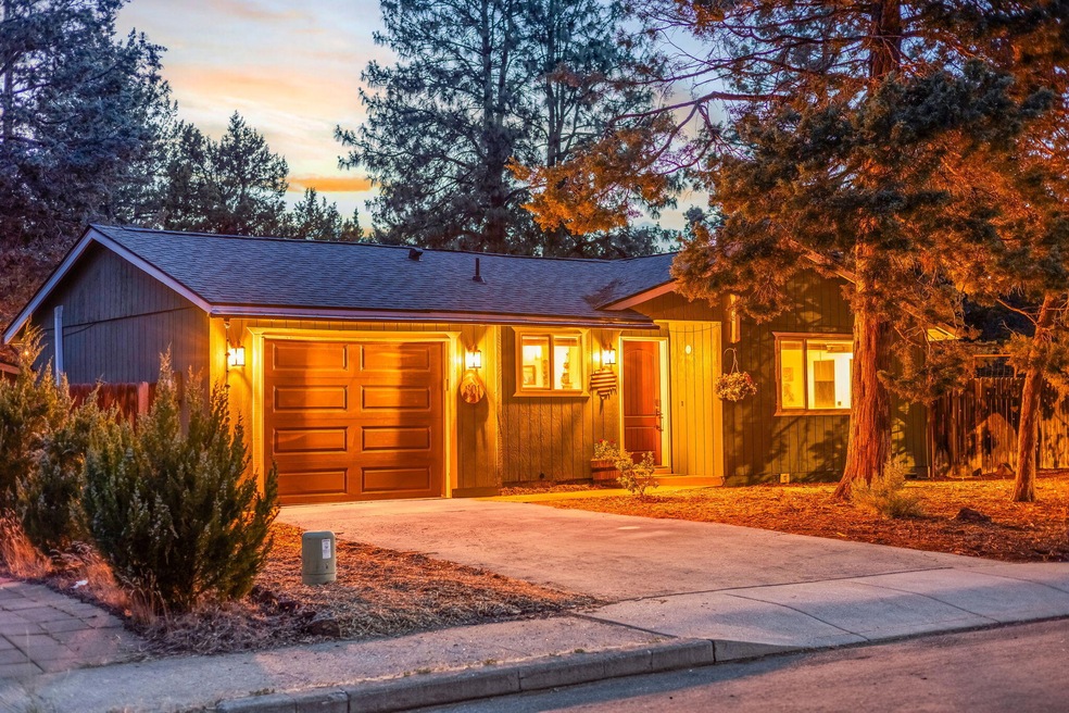 801 SE Polaris Ct, Bend, OR 97702 - photo 1