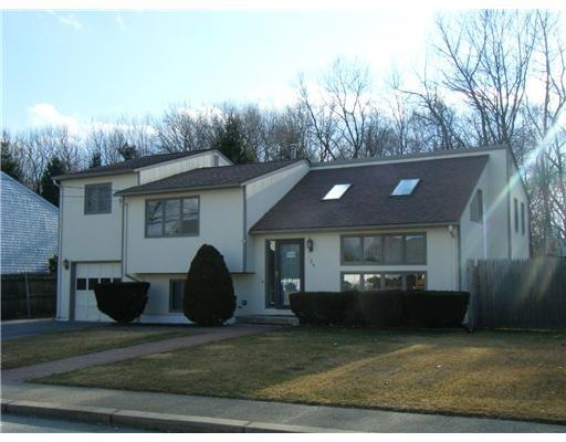 129 Pheasant Dr, Cranston, RI 02920 - photo 1