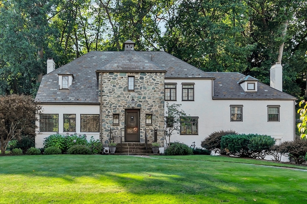 127 Gordon Rd, Waban, MA 02468 - photo 1