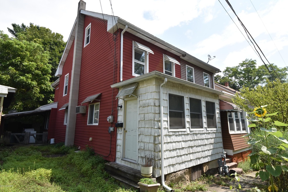 25 E 3rd St, Jim Thorpe, PA 18229 - photo 1