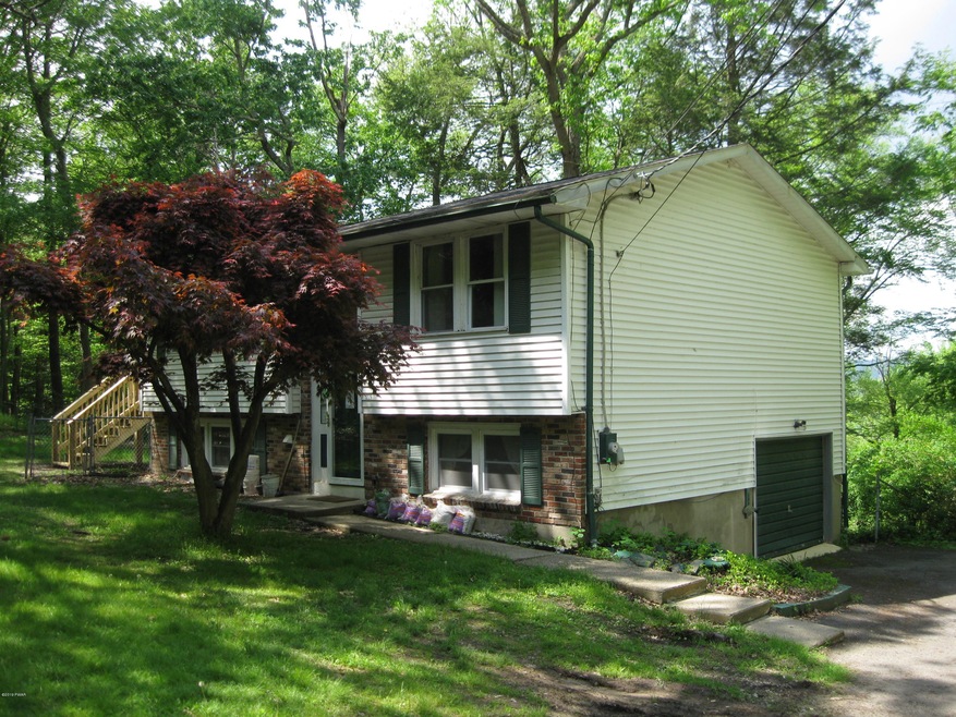 1225 Delaware Dr, Matamoras, PA 18336 - photo 1