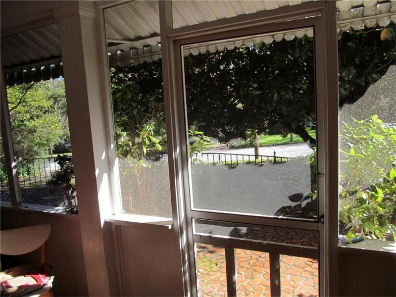 SMALL SCREENED PORCH