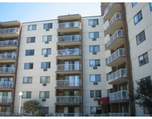 Charles River Towers unit 625, Watertown, MA 02472 - photo 1