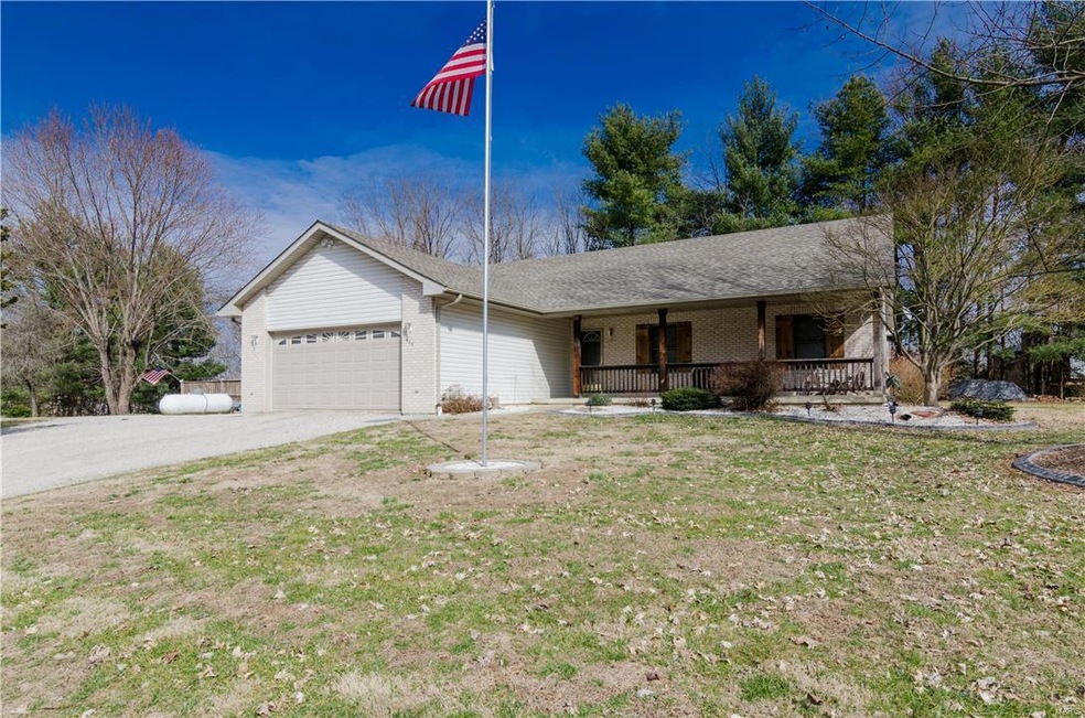 484 Barkwood Ln, Glen Carbon, IL 62034 - photo 1