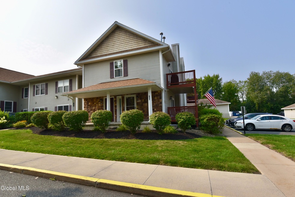 1200 Hillside Ave unit 704, Niskayuna, NY 12309 - photo 1