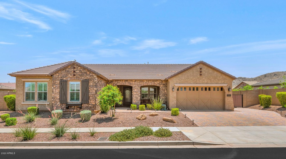 7813 S 30th Way-large-003-014-Front Exte