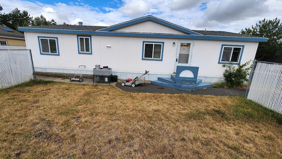 260 NW Golden Hills Dr unit 2, Pullman, WA 99163 - photo 1