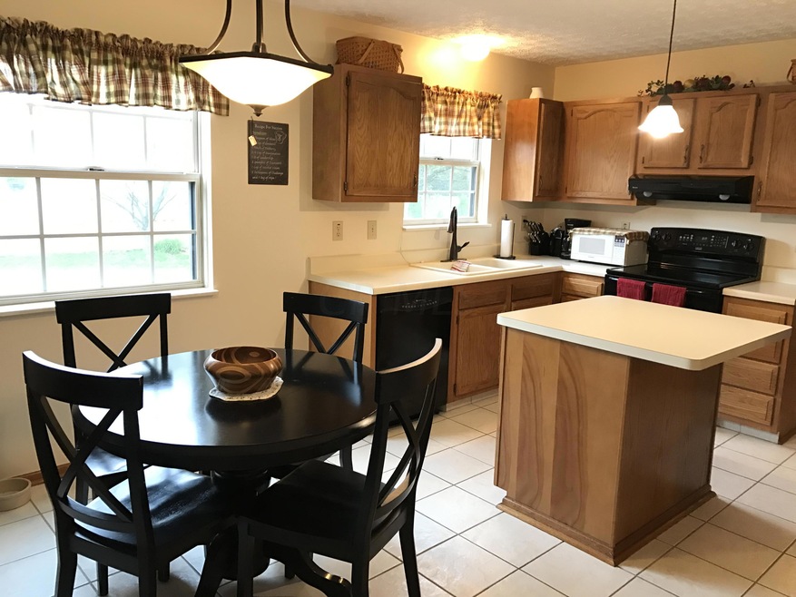 KITCHEN AND EAT IN