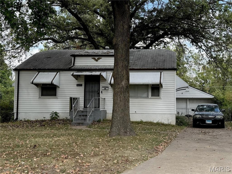 8235 Davenport Dr, Saint Louis, MO 63134 - photo 1
