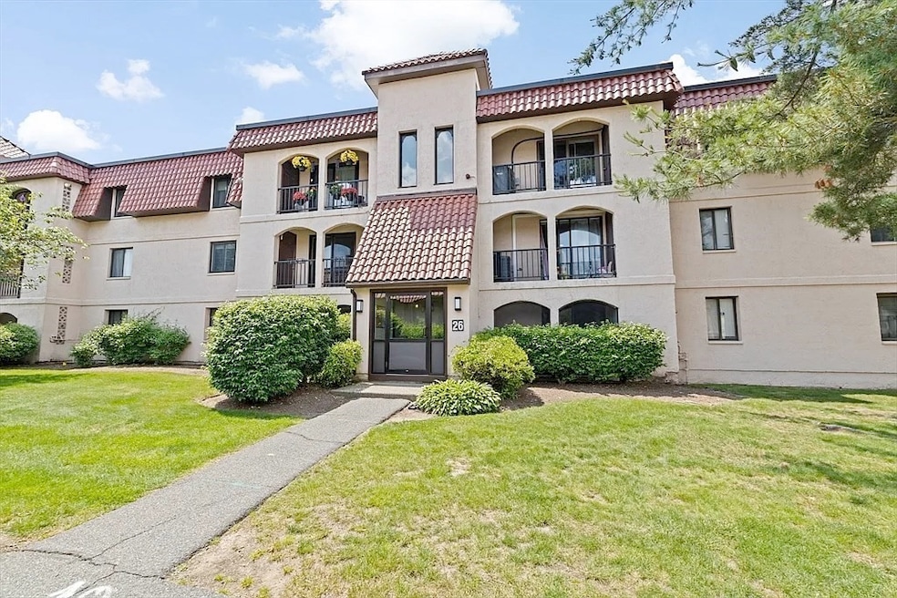 26 Madrid Square unit 12, Brockton, MA 02301 - photo 1