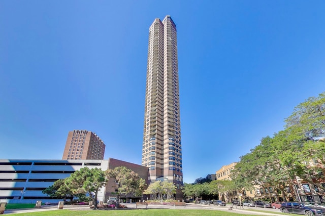 3660 N Lake Shore Dr unit 2008, Chicago, IL 60613 - photo 1