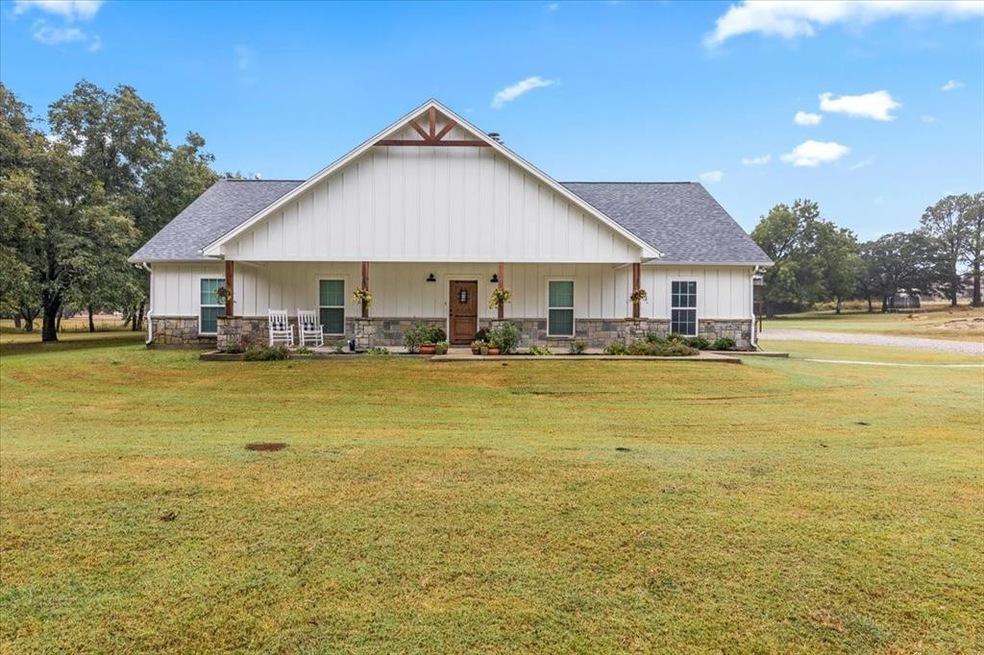 1041 County Road 1111, Decatur, TX 76234 - photo 1