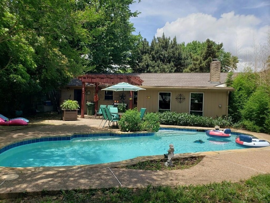 105 Crosstimber Ct, Hurst, TX 76053 - photo 1