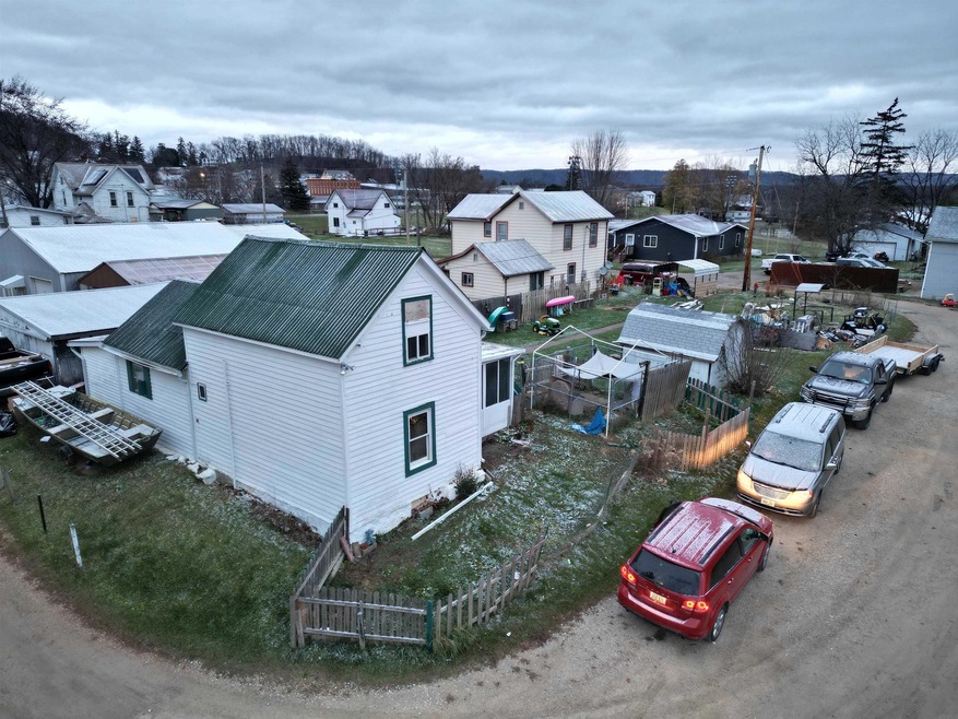 271 S 5th St, Lansing, IA 52151 - photo 1