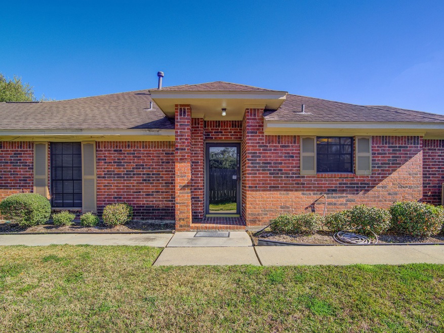 201 Skyview Terrace unit A, Friendswood, TX 77546 - photo 1