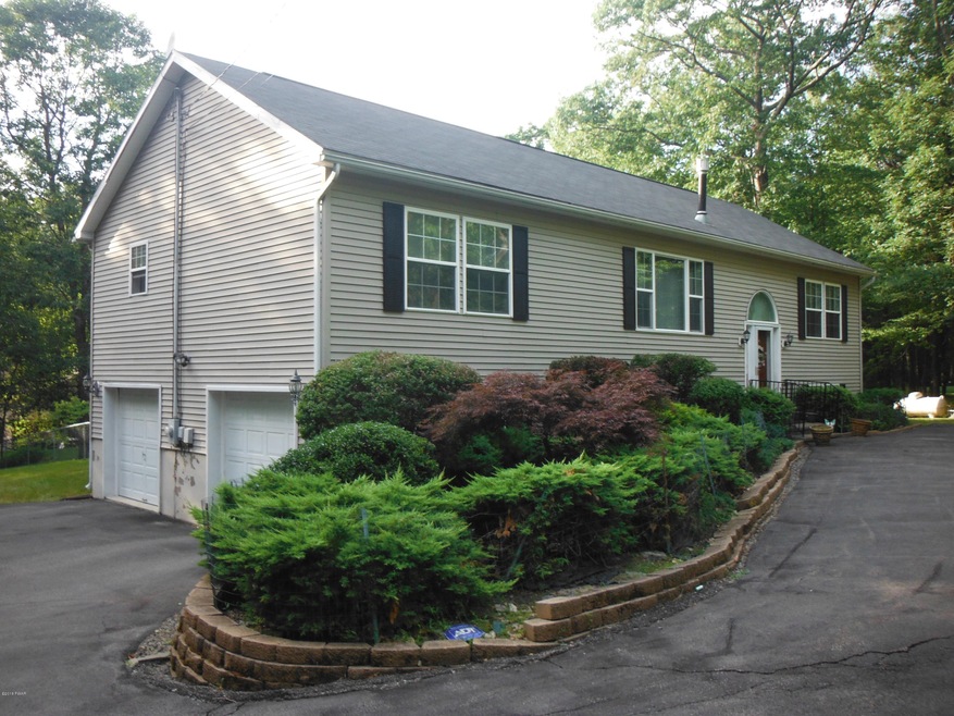 243 Aspen Dr, Milford, PA 18337 - photo 1