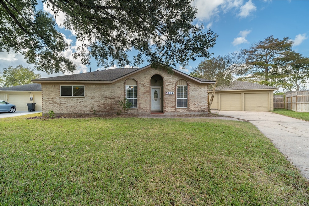 607 Francis Ct, League City, TX 77573 - photo 1
