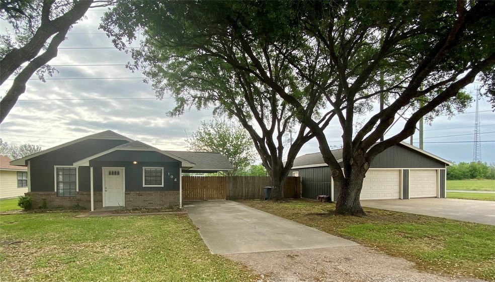 104 Ronald Ave, Bay City, TX 77414 - photo 1