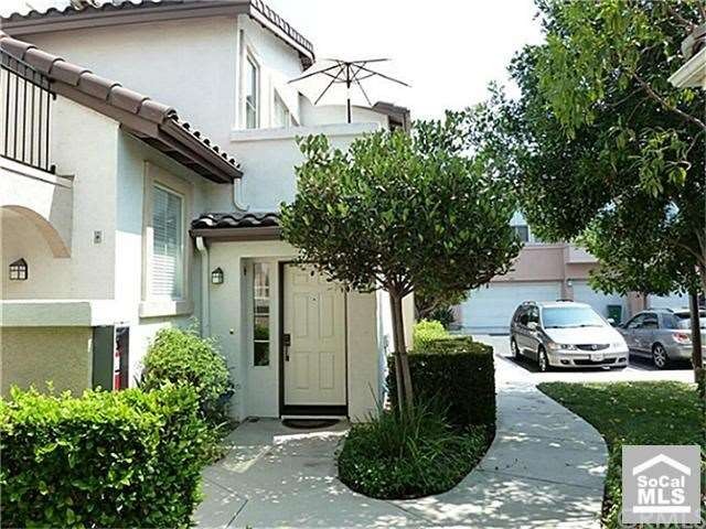 Two-story End-unit in gated Oak Creek, Irvine, Ca 