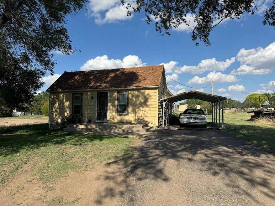 300 S Harrison St, Hugoton, KS 67951 - photo 1