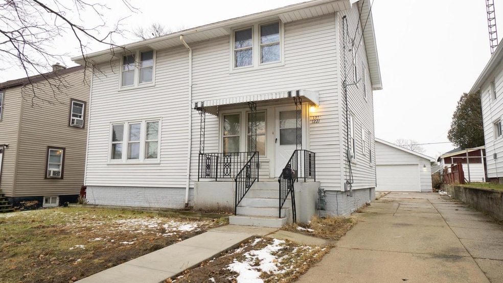 1221 S 18th