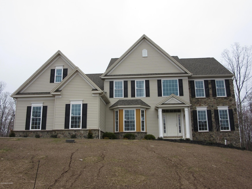 1055 Manor Dr, Mountain Top, PA 18707 - photo 1