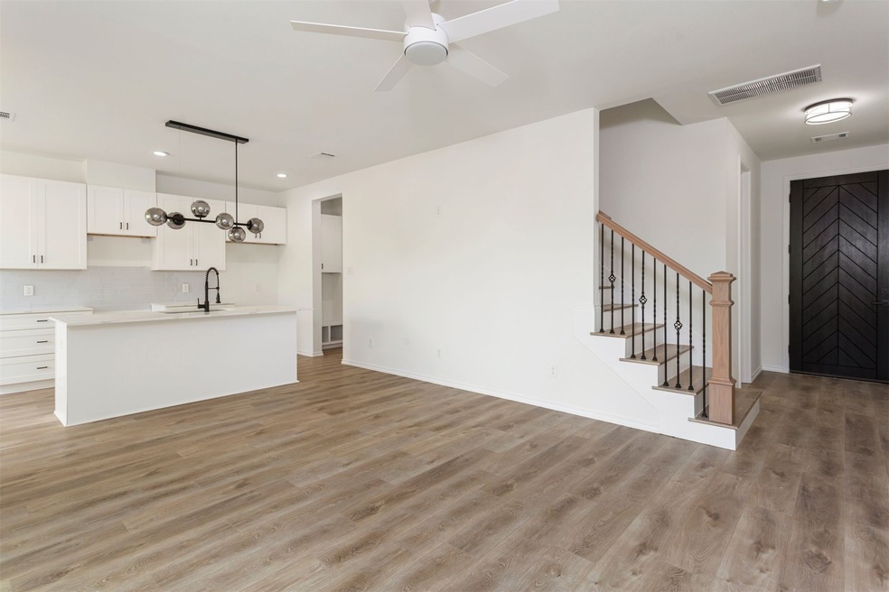 1266 Oakmont Bend Dr Dr, Houston, TX 77091 - photo 1