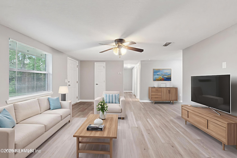 7-web-or-mls-Eagle-Ct-2-S1107-007 - Livi