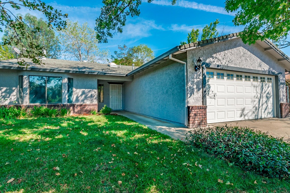 1025 Nighthawk Ln, Redding, CA 96003 - photo 1