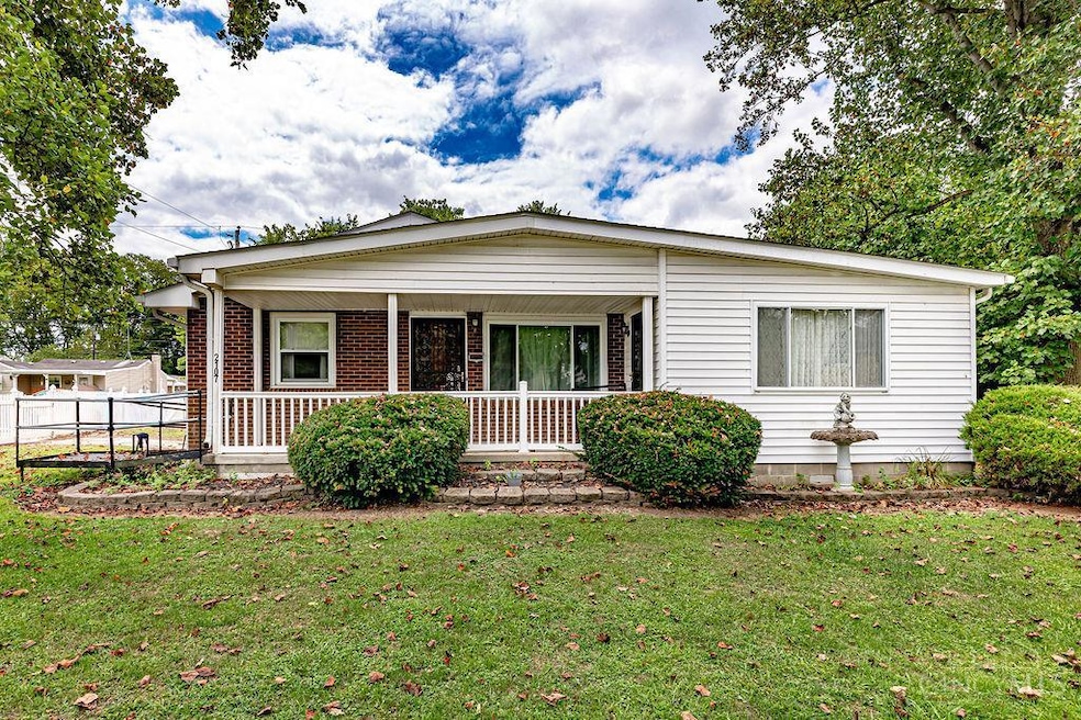 2107 Robin Ave, Fairfield, OH 45014 - photo 1