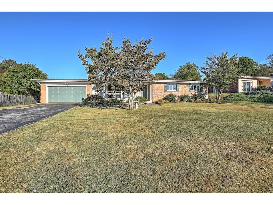 807 Ridgefield Dr, Johnson City, TN 37601 - photo 1