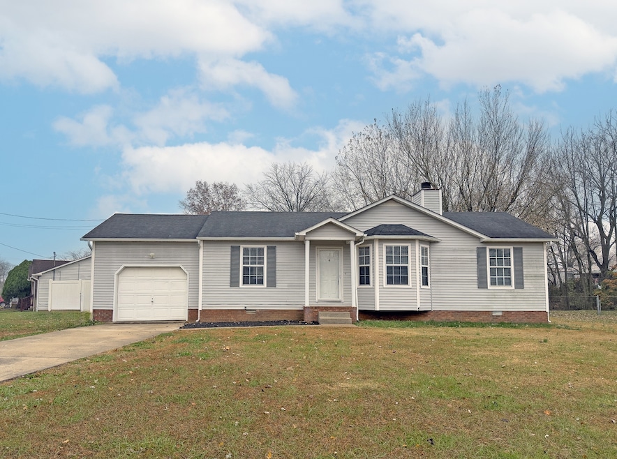 131 Lillian Dr, Oak Grove, KY 42262 - photo 1