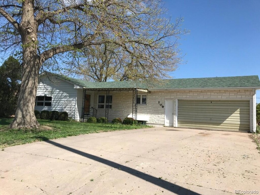 109 W 8th St, Julesburg, CO 80737