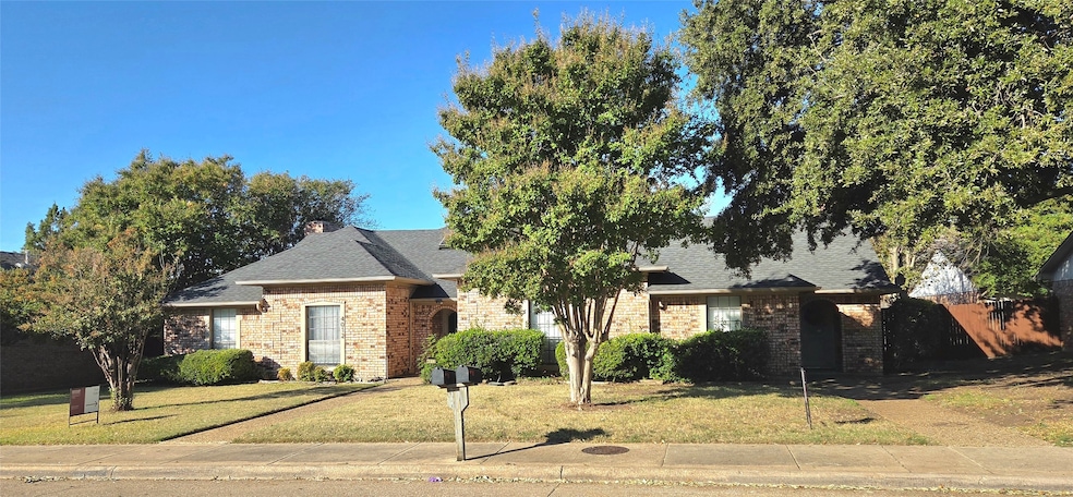 4010 Saint Christopher Ln unit 40, Dallas, TX 75287 - photo 1