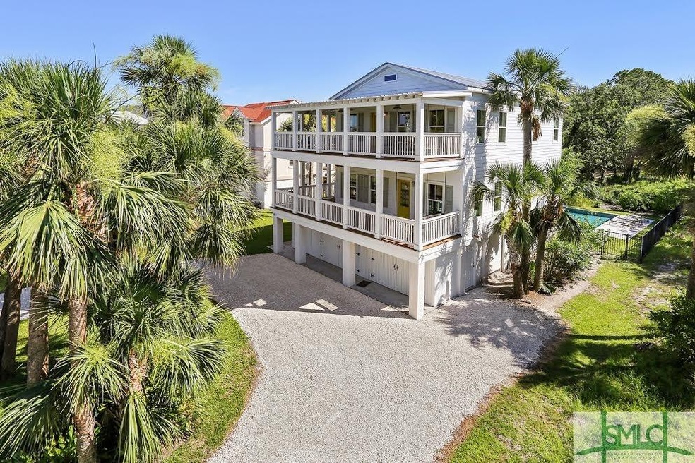 Welcoming beach home with circle drive, dual wrap-