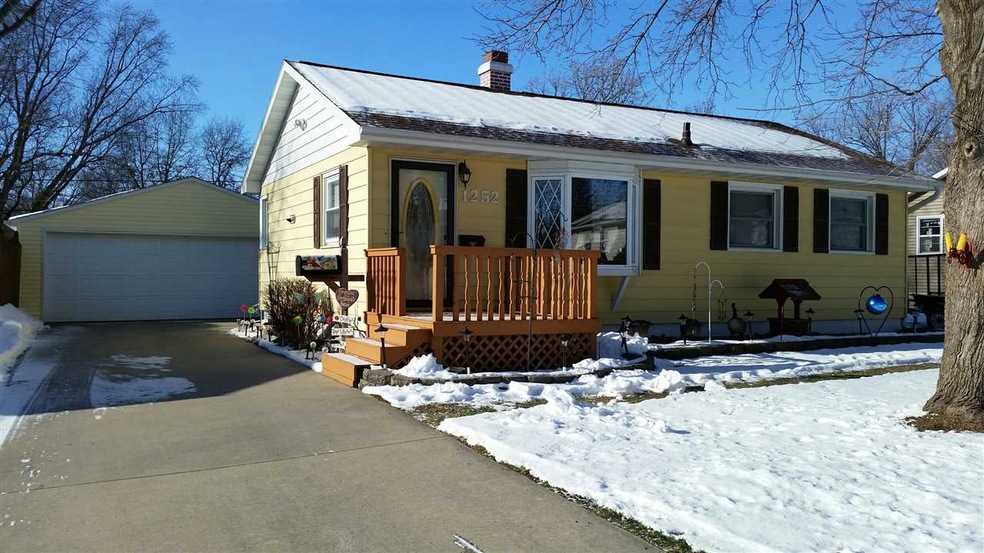 1252 Scott Ave, Waterloo, IA 50701 - photo 1