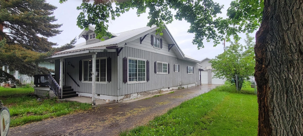 209 3rd Ave E